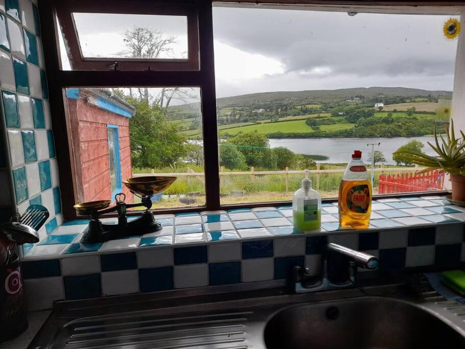 Granny'S Cottage, A Lovely Lakeside Cottage Donegal Town ภายนอก รูปภาพ