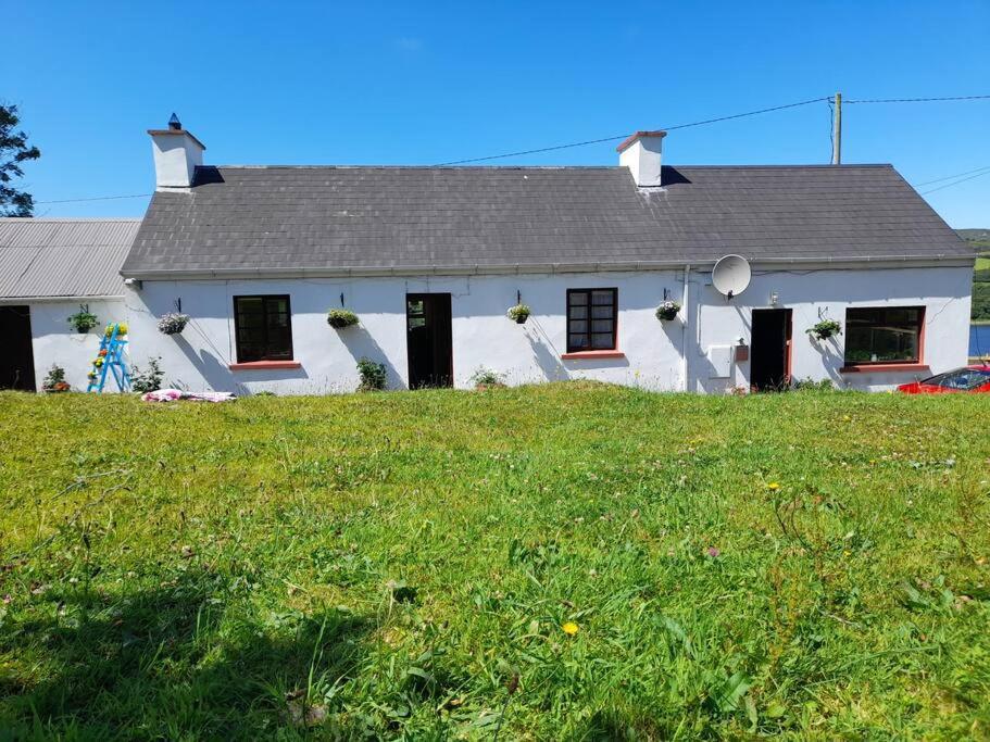 Granny'S Cottage, A Lovely Lakeside Cottage Donegal Town ภายนอก รูปภาพ