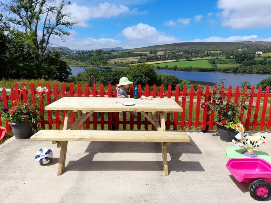 Granny'S Cottage, A Lovely Lakeside Cottage Donegal Town ภายนอก รูปภาพ