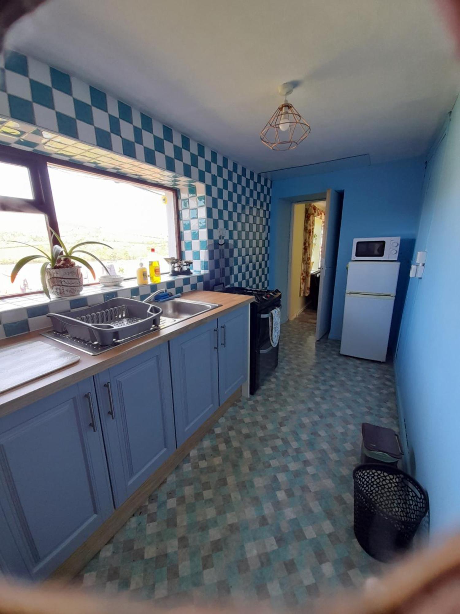 Granny'S Cottage, A Lovely Lakeside Cottage Donegal Town ภายนอก รูปภาพ